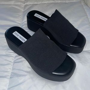 Steve Madden Slinky Black platform sandal! Never worn